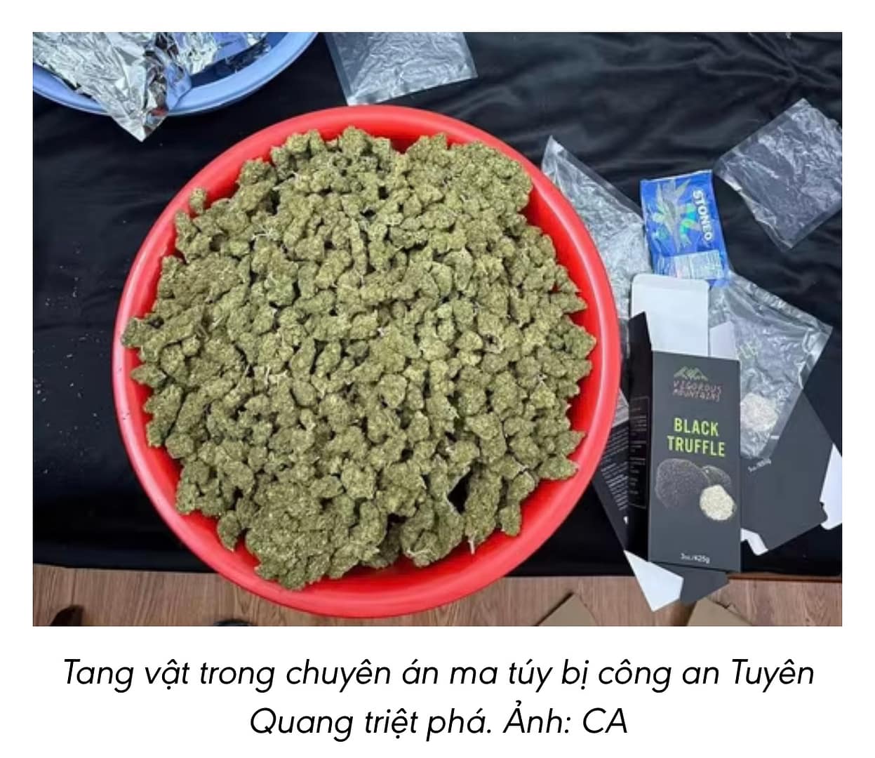 Triệt phá đường dây buôn bán gần 10 kg ma túy trá hình “ăn vặt”