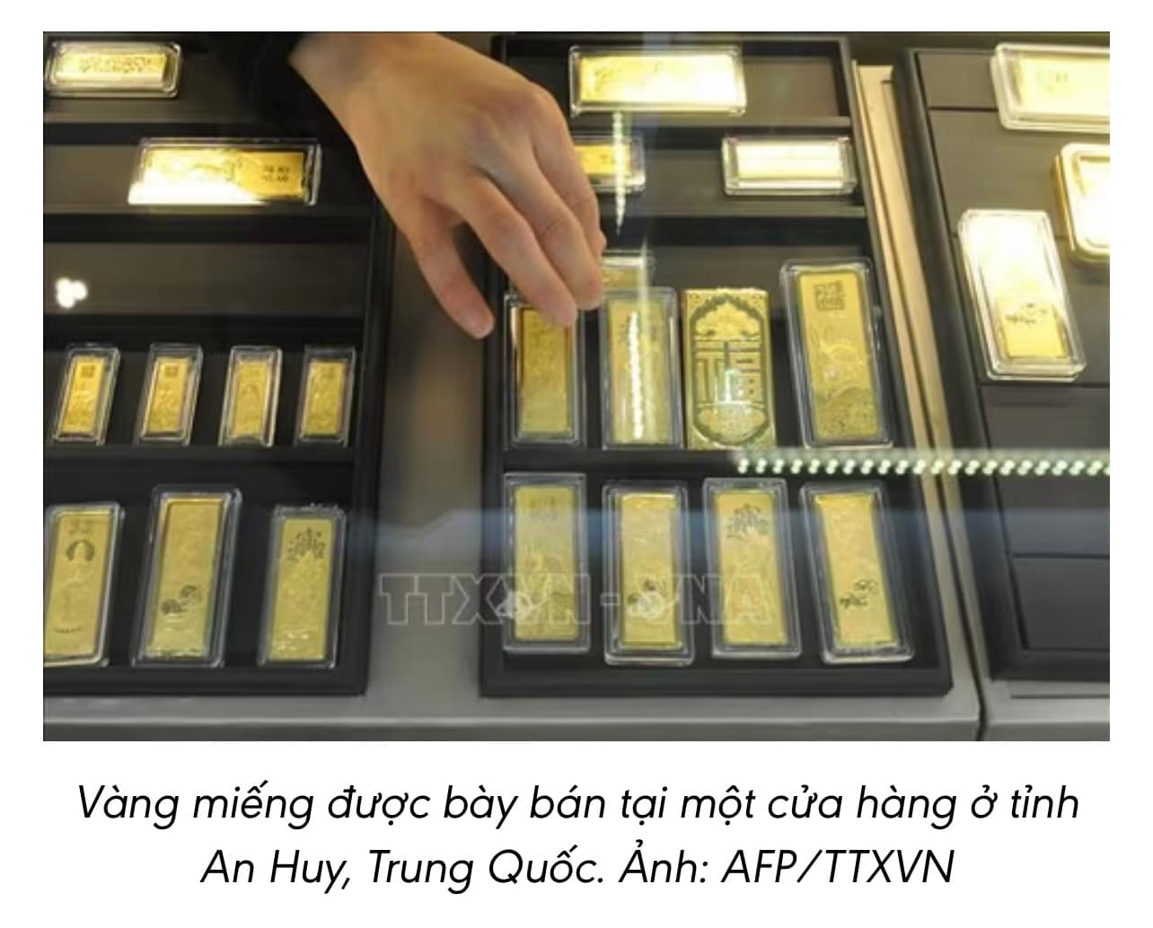 📈 Vàng thế giới tuần qua: Nhu cầu trú ẩn mạnh mẽ quay trở lại